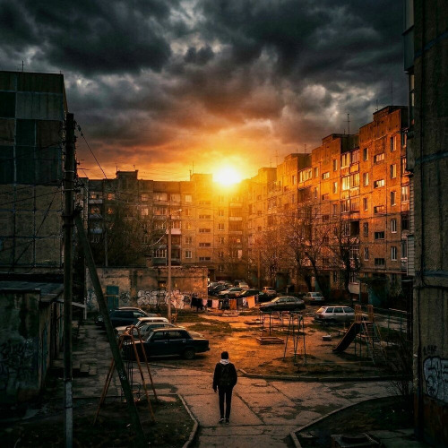 Дворы, Где Солнце Тонет В Бетоне